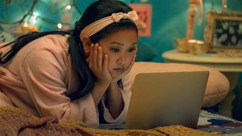 Lana Condor Explains How Lara Jean Covey Influenced Her Beauty Routine ...