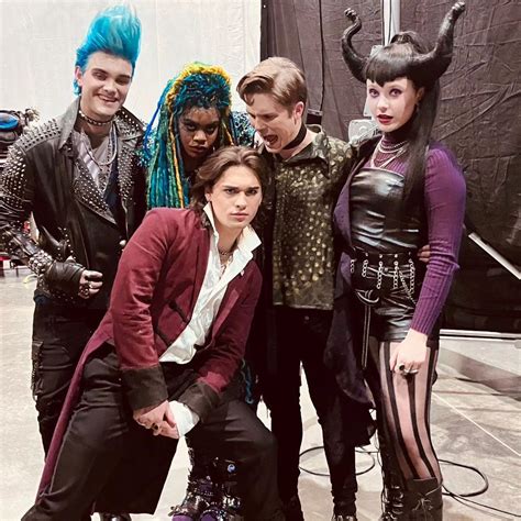 Pin by Erika maya Liendro on James hook 🪝 ️🖤 | Joshua colley, Disney ...