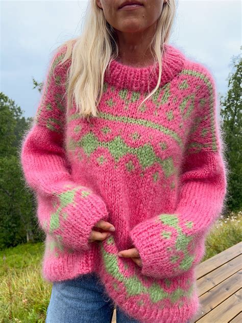 Juli Sweater (english) in 2025 | Strickmantel, Lochmuster stricken ...