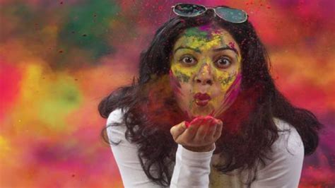 Holi 2022 : skin safety tips for holi colors how to protract skin nails ...