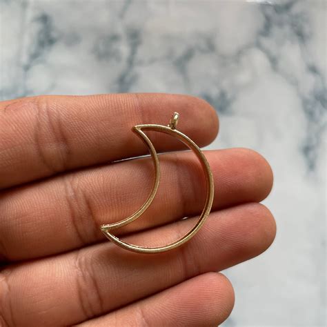 Moon shaped gold open bezel