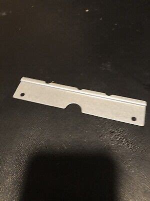 Alienware R8 Back Side 的图像结果