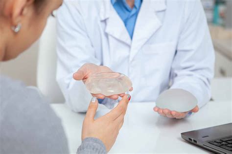 Implant Mammaire en Silicone vs Implant d’Eau Saline