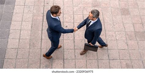 Business People Shaking Hands 的图像结果
