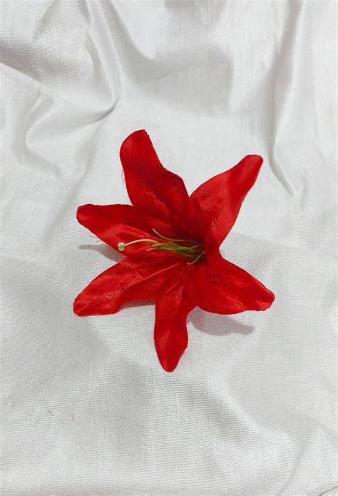 Big Red Lily Artificial Flower – Bakeworld Retails Pvt Ltd