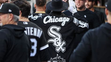 White Sox sluggers Vaughn, Moncada rough up Tigers early and often in ...