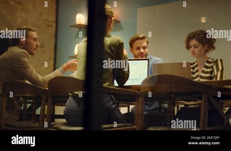 Boardroom Full of People 的图像结果