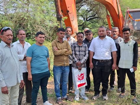 Farmers protest against power grid line in Kukarwada | કુકરવાડામાં ...