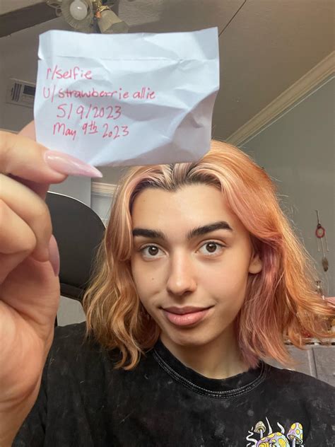 post - shower selfie 🏼 : r/selfie