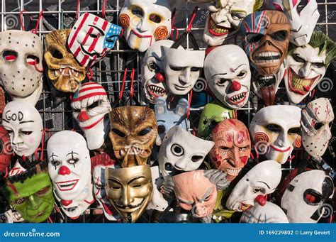 Scary Masks 的图像结果