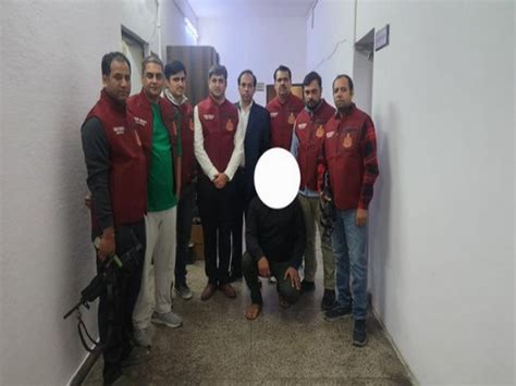 Fugitive gangster involved in 45 crimes and affliated to Neeraj Bawania ...