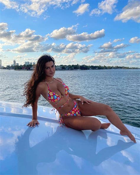 Genny Shawcross | Scrolller