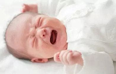 宝宝三个月内的这三种睡姿会直接影响他的颜值，宝妈可千万别忽视