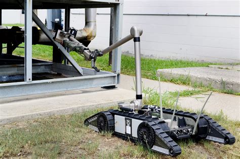Army technology team helps field robot | Article | The United States Army