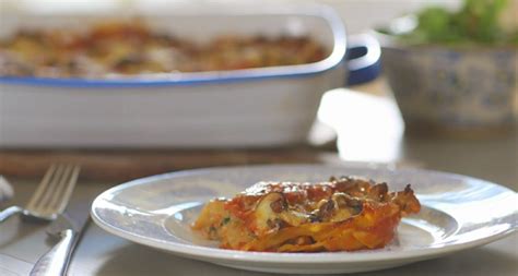 Mary Berry lasagne express sausage with pork and spinach  