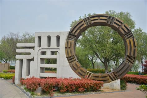广场不锈钢雕塑制作案例-公共雕塑-南京先登雕塑公司