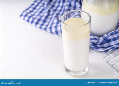 Non-Homogenized Creamline Milk Stock Image - Image of country, organic ...