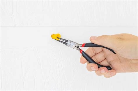 How to Remove Drywall Anchors 4 Easy Ways