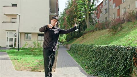 Robot Breakdancing 的图像结果