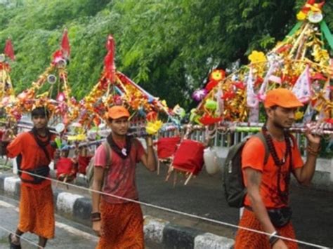 Kawad Yatra 2024: कांवड़ यात्रा पर हेलीकॉप्टर से निगरानी, कांवड़ियों पर ...