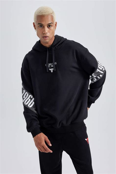 Black MAN Chicago Bulls Licensed Long Sleeve Sweatshirt 2926157 | DeFacto