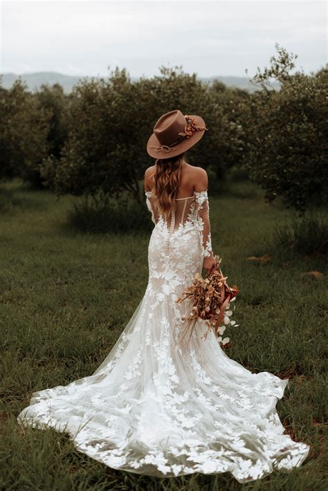 Boho Bridal Dream | 2021 Enzoani Lace Wedding Dress | Boho wedding dress lace, Western wedding ...