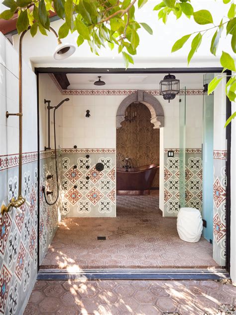 Spanish Mediterranean Outdoor Shower Designs