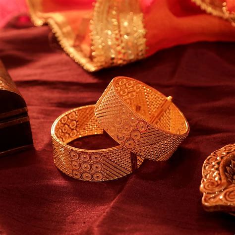 Buy Gold Bangle Online | Gold Bangle by Manubhai.