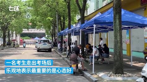 196cm帅小伙淡定走出考场：随便考考，我已被录取了！身份不简单