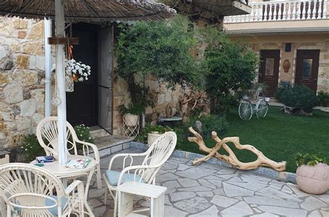 TO PETRINO (Perdika, Epirus) - Specialty B&B Reviews, Photos, Rate ...
