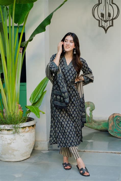 Mahira cotton straight suit set – DIMPLE DESIGN STUDIO