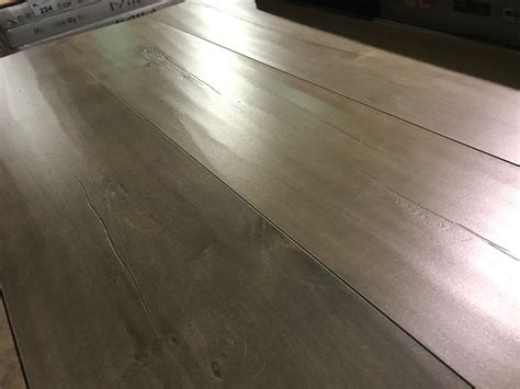VENETIAN 12MM CYPRESS DISTRESSED GLUELESS LAMINATE FLOORING - Able Auctions