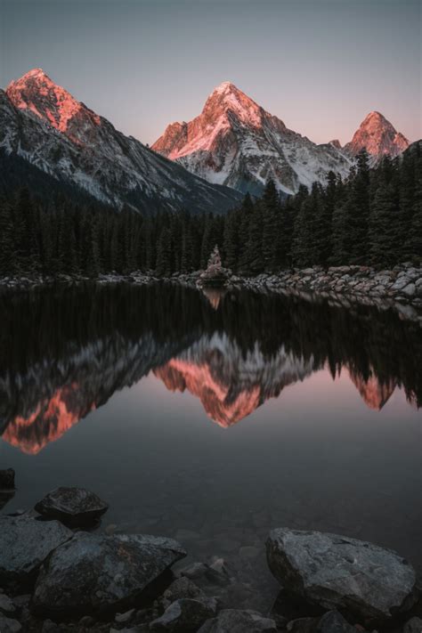 Best 13 Mirror of Perfection: A Pristine Mountain Lake Reflects the Canadian Rockies – Artofit