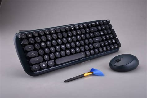 iGear iG 1114 KeyBee Retro Typewriter Inspired 2.4GHz Wireless Keyboard ...