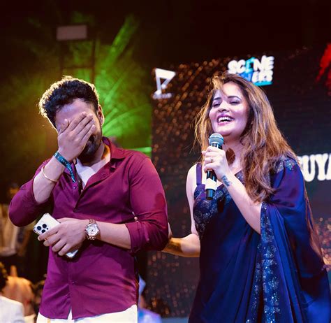 Anasuya Bharadwaj : స్టేజి మీద చీరలో డ్యాన్స్‌తో అదరగొట్టిన అనసూయ ...