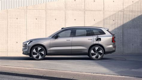 2024 Volvo EX90 revealed as electric alternative to XC90