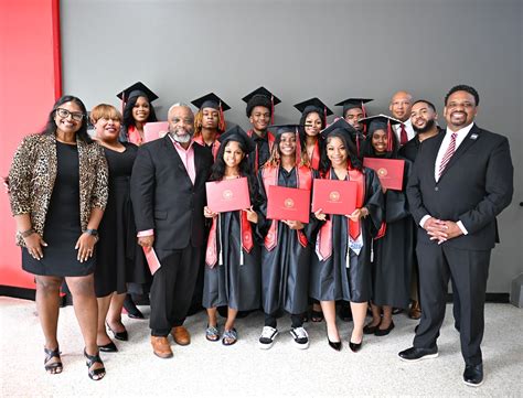 Glen Oaks High students graduate with associate degrees, diplomas - EBR ...