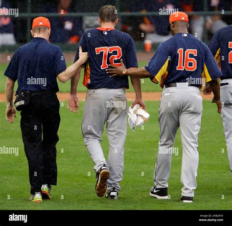 Houston Astros pitcher Paul Clemens (72) walks off the field with ...