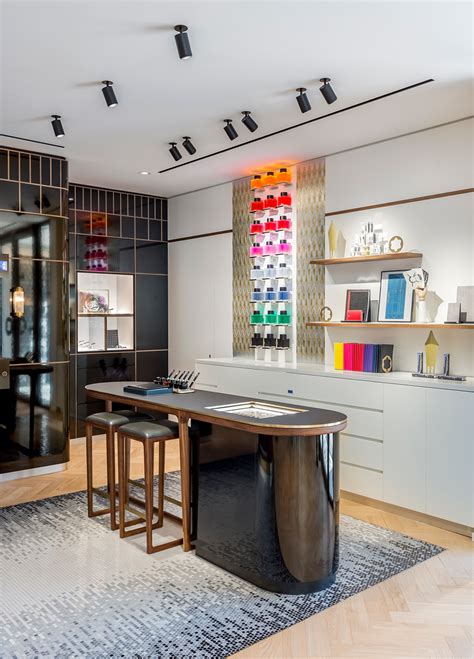 Business Man Suit Mont Blanc 的图像结果