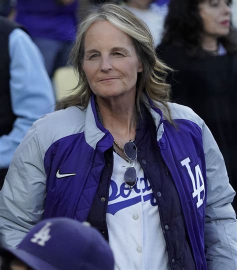 Helen Hunt Inspires Fans with Her Authentic Beauty in Her 60s – Photos ...