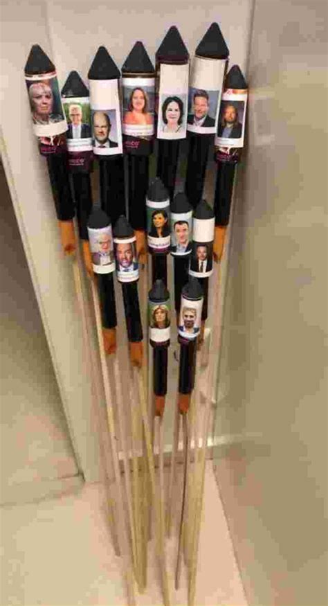 Feuerwerkskörper mit Politiker-Fotos - Memes - Schlechte Witze