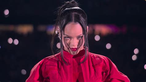 Celebrities React to Rihanna's 2023 Super Bowl Halftime Show [Chris ...