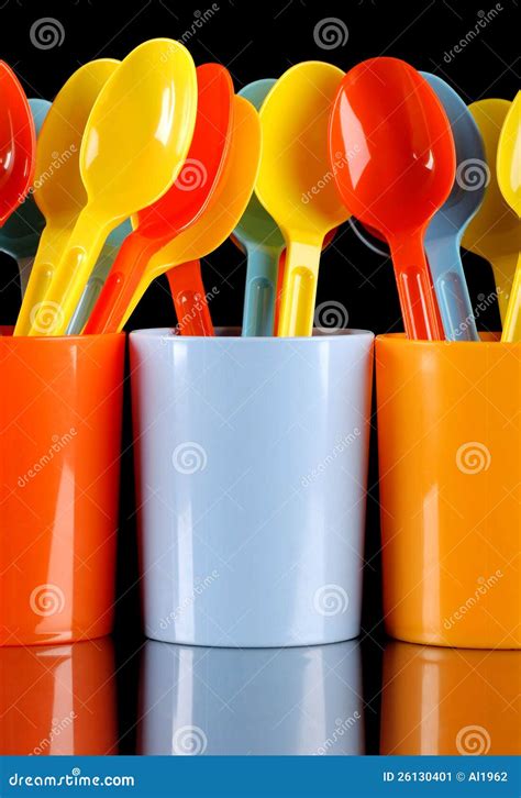 色的塑料匙子 库存图片. 图片 包括有 çº¢è‰², åœ™å­ , è è‰², å¡‘æ, é»„è‰² - 26130401