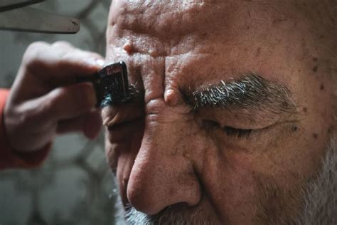 【图】如何化妆成老人 20个步骤教你学会_如何化妆成老人_伊秀美容网|yxlady.com