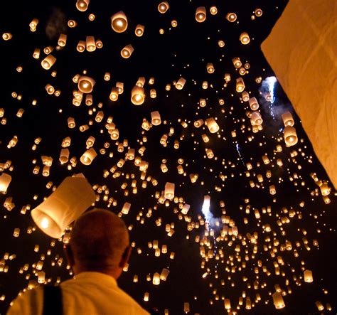 File:Yi peng sky lantern festival San Sai Thailand.jpg - Wikipedia
