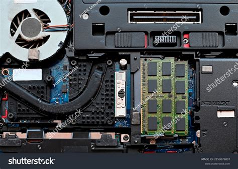 Inside Laptop Computer 的图像结果