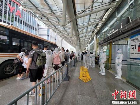 首批因疫情滞留三亚的旅客9日将包机返程_王晓斌_大巴_凤凰机场