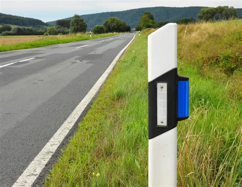Geheimwaffe gegen Wildunfälle - so funktionieren blaue Reflektoren ...
