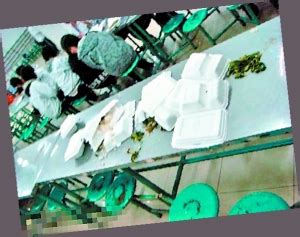 桂江二中学生不满教师餐好于学生餐 倒饭抗议-搜狐新闻