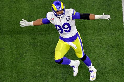 La NFL pierde a su muro: Aaron Donald, el defensa más bestia, se retira